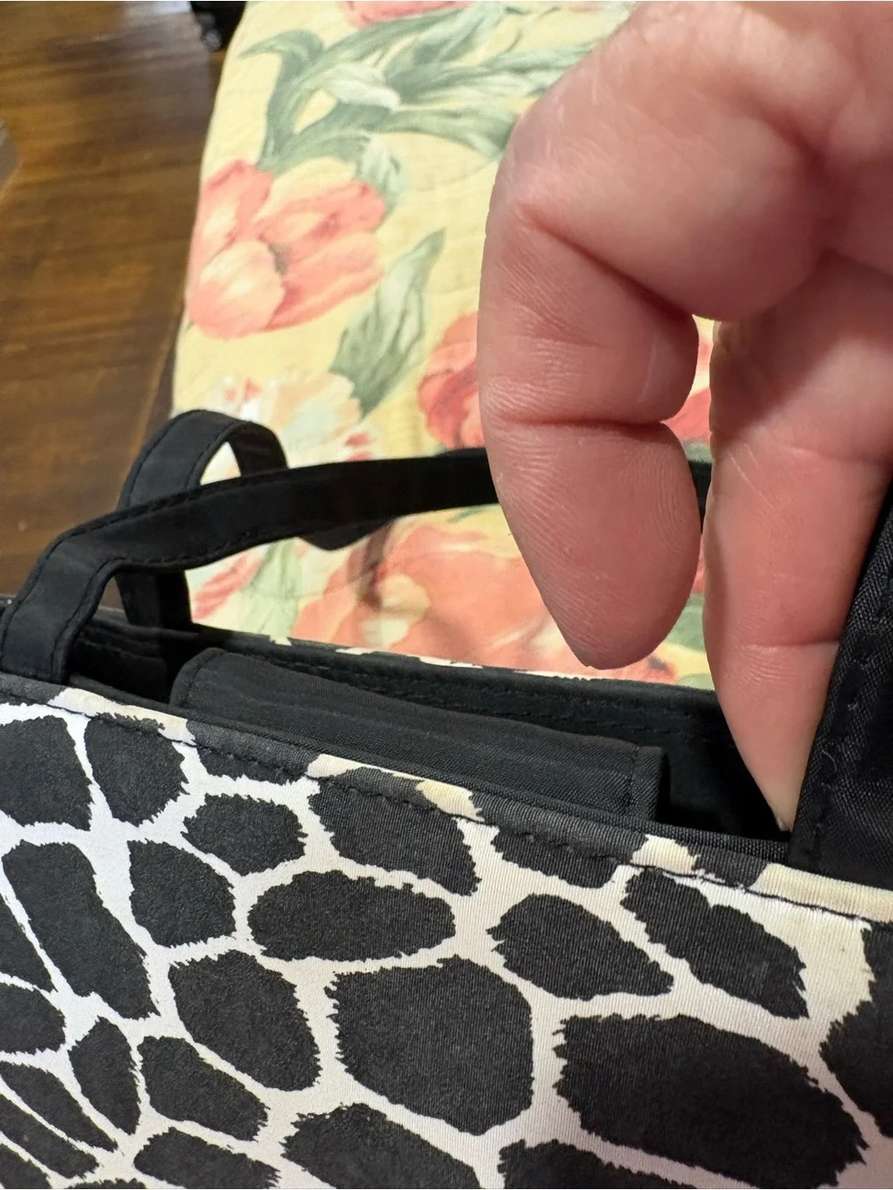 Black & White Giraffe-Print Women's Tote Bag